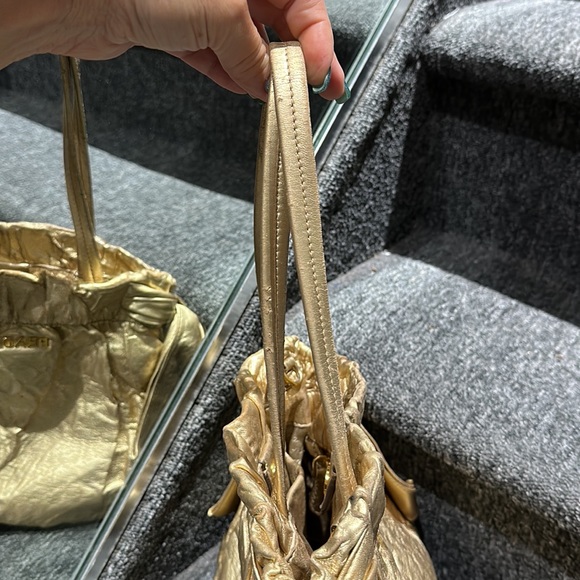 Prada gold leather bag with side bows! - Picture 8 of 17
